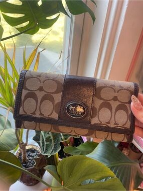 Coach Wallet in Brown with Dark Brown leather